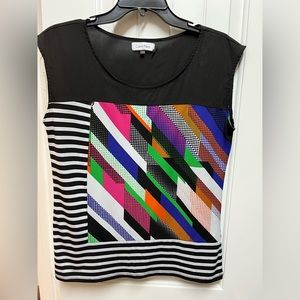 Multicolored,sleeveless blouse.